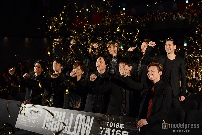 （前列左から）佐藤寛太、町田啓太、岩田剛典、鈴木伸之、山下健二郎、佐藤大樹（後列左から）平沼紀久氏、ELLY、登坂広臣、今市隆二、EXILE HIRO