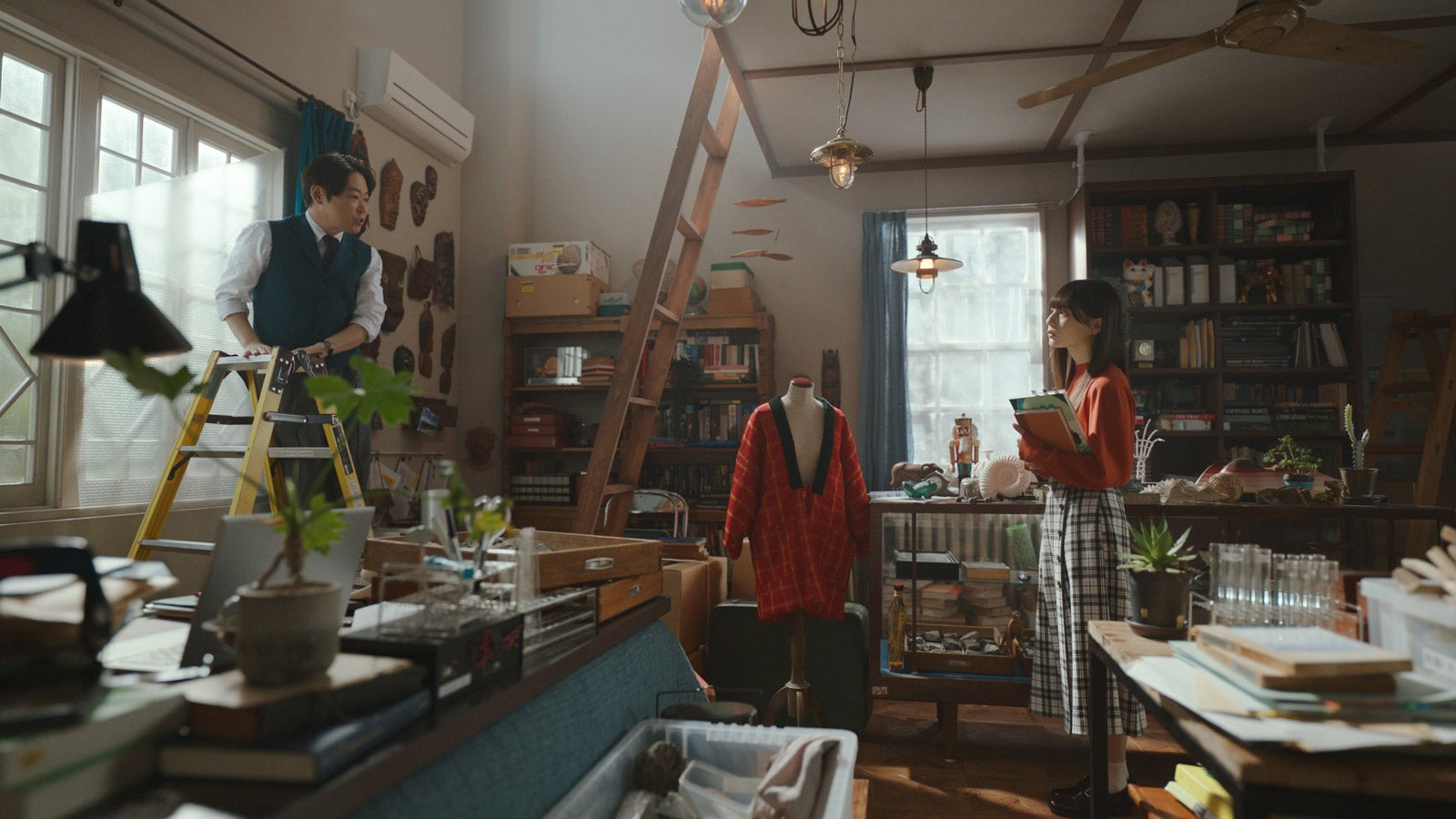 阿部サダヲ、小坂菜緒／「阿部教授の冬支度」篇より（提供写真）