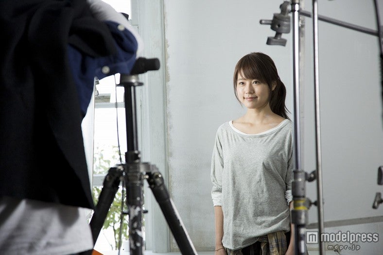 有村架純／新CM「ペンキ塗り」篇メイキングより