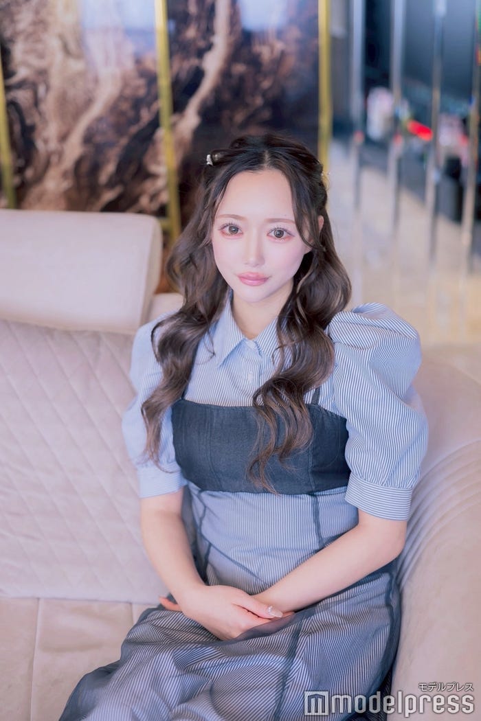 百瀬椎奈「BARCELONA 桃李」(C)モデルプレス