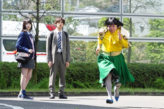 高橋ひかる・桐山漣/「俺のスカート、どこ行った?」第2話より (C)日本テレビ