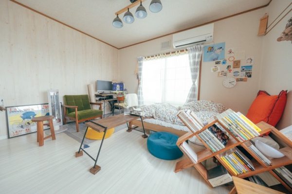 30代女性の一人暮らしインテリア実例 大人っぽいおしゃれなお部屋づくり モデルプレス