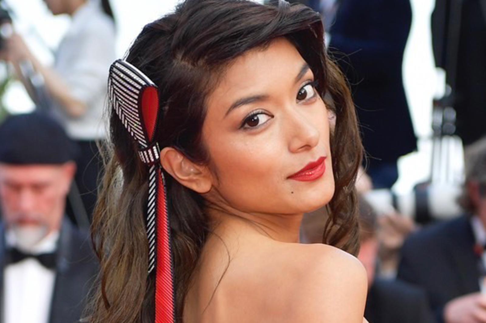 ローラ、カンヌ降臨「ブシュロン」初披露ジュエリー纏いレッドカーペット登場