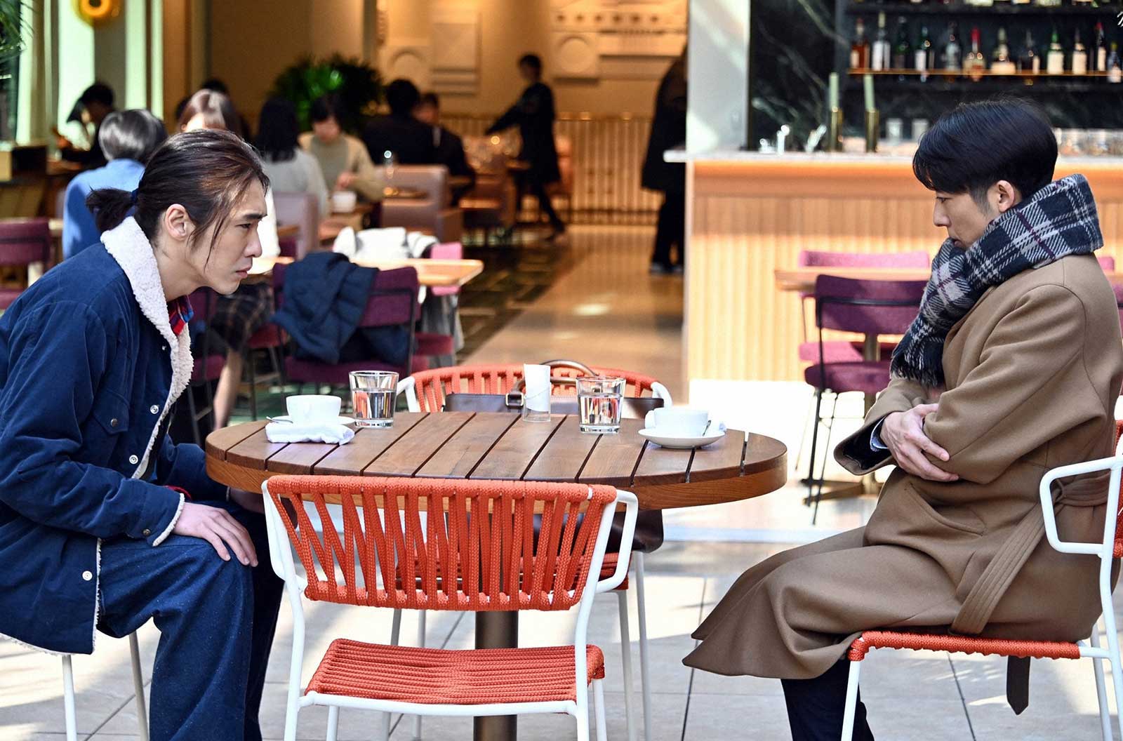 柄本佑、高橋一生「天国と地獄 ～サイコな2人～」第5話より（C）TBS