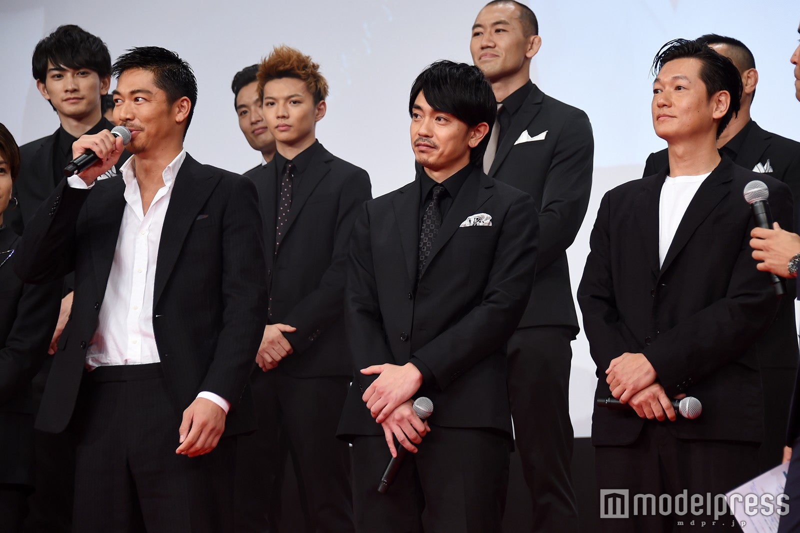 AKIRA、青柳翔、井浦新（C）モデルプレス