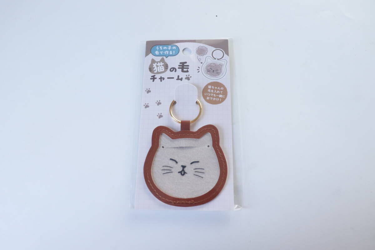 セリアの猫の毛チャームのパッケージ