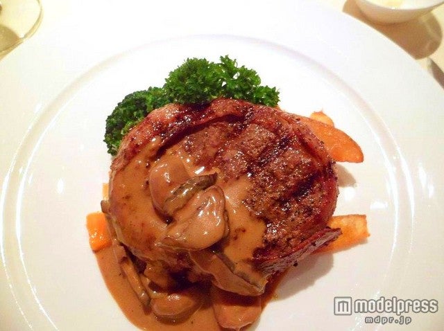 フィレミニョンのマッシュルームソースがけ／photo by promoterest