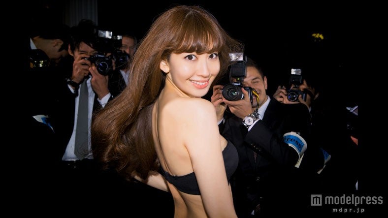 新CM「ワークブラ 小嶋陽菜」篇より