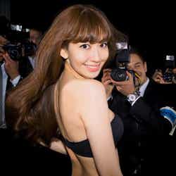 新CM「ワークブラ 小嶋陽菜」篇より