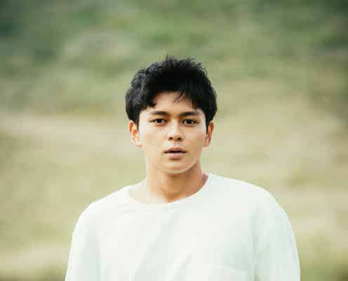 新田真剣佑の弟・眞栄田郷敦、初の写真集決定 得意のサックスを初音源化