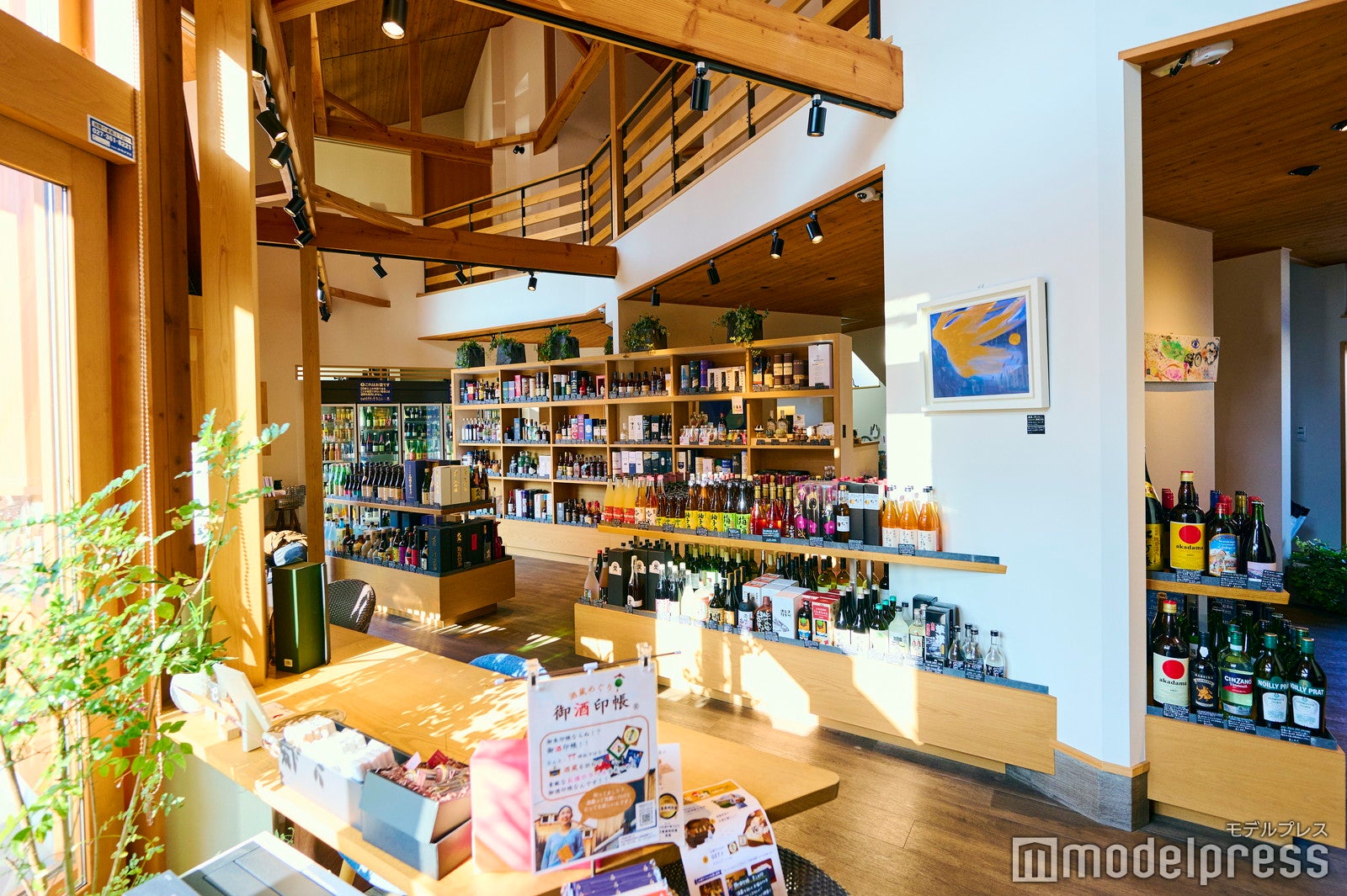 店内は沢山の地酒が勢ぞろい（C）モデルプレス