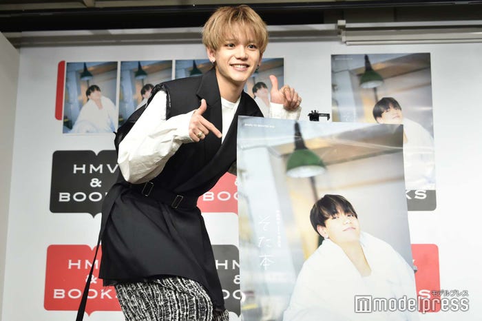 記者へ自らポーズしてくれるサービス!/中島颯太(C)モデルプレス