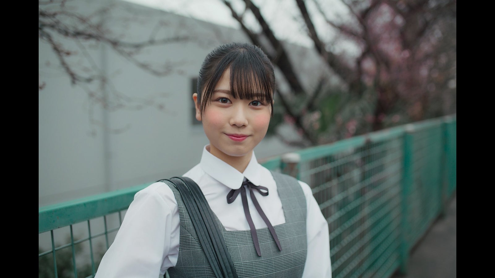 日向坂46丹生明里「声の足跡」Music Videoより（提供写真）