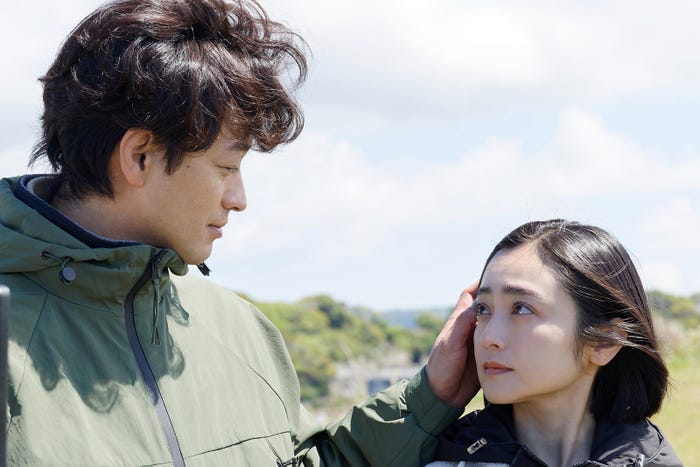 竹財輝之助、安達祐実(C)「夫よ、死んでくれないか」製作委員会