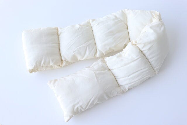 ダイソー　中わたダウン風マフラー　