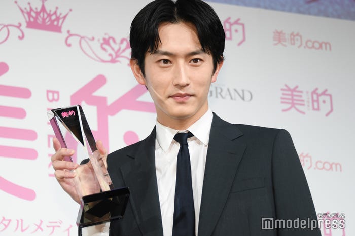 昨日パックをした杉野遥亮(C)モデルプレス