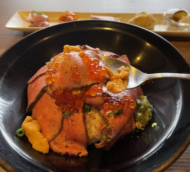 ローストビーフ丼の新しい食べ方？ウニとイクラの組み合わせが絶品【奈良の隠れ家】