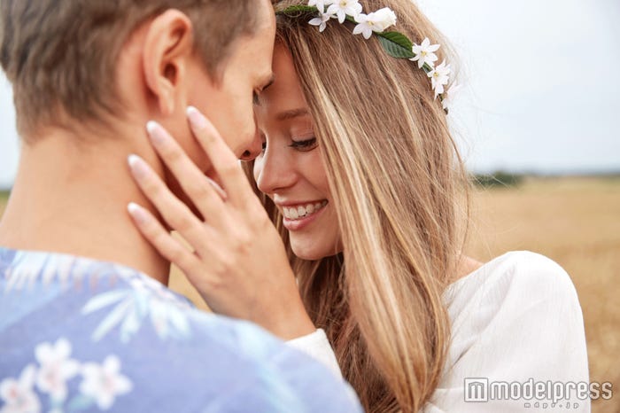 上目遣いでおねだりしてみては?(photo by Syda Productions/Fotolia)