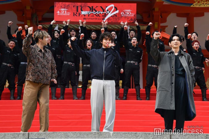 東京卍會の掛け声の大きさに驚く山田裕貴、動じず前を向き続ける北村匠海&吉沢亮 (C)モデルプレス