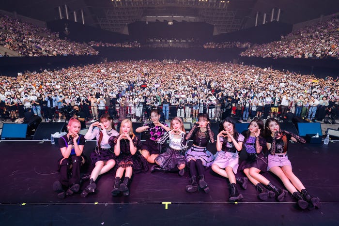 ヒュニンバヒエ、チェヒョン、イェソ、マシロ、ヒカル、ヨンウン、ユジン、ダヨン、シャオティン「Kep1er Japan Debut Showcase Live <FLY-UP>」撮影:上山陽介/木村泰之(提供写真)