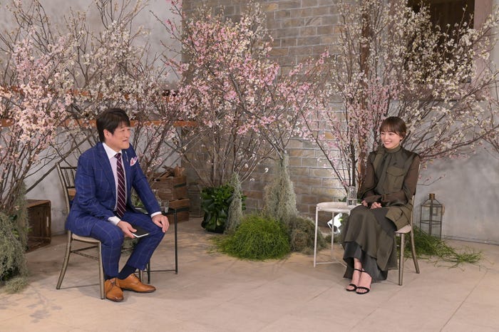 林修、川口春奈(C)MBS