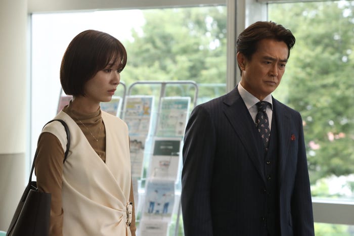 岡崎紗絵、石黒賢「告白-25年目の秘密-」第9話(C)日本テレビ