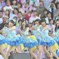 「AKB48 スーパーフェスティバル ～日産スタジアム、小（ち）っちぇっ！小（ち）っちゃくないし！！～」ライブの様子