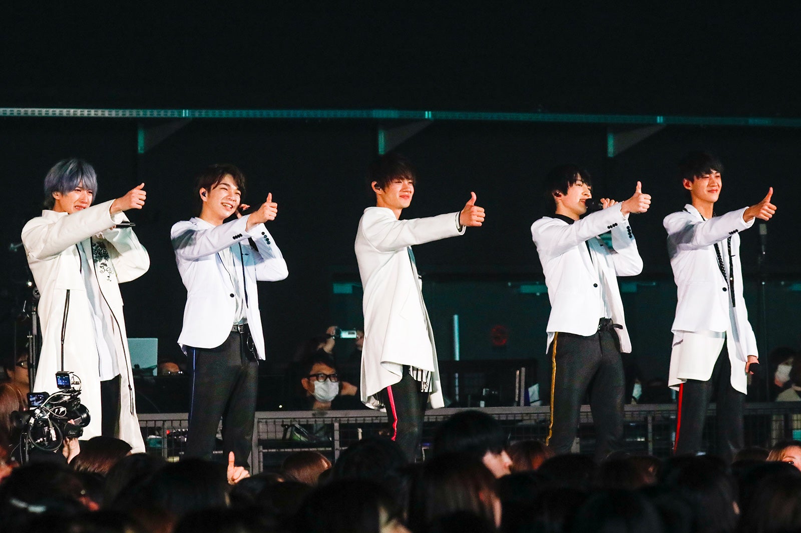 M!LK『7人7色～Winding Road～』（C）笹森健一、小坂茂雄