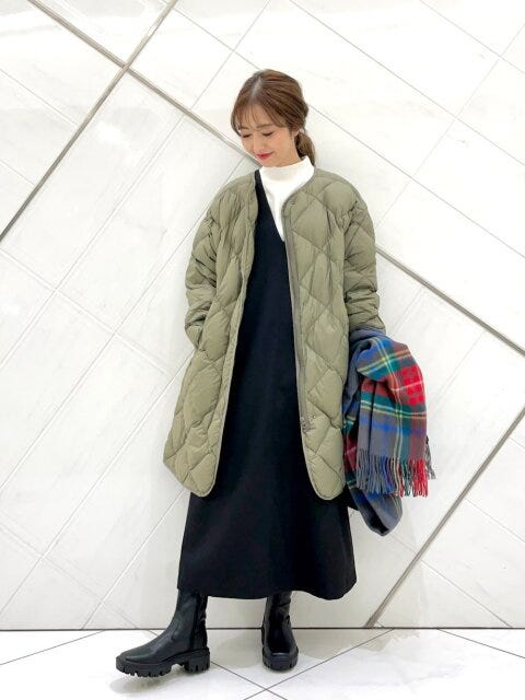 黒ジャンパースカートのコーデ