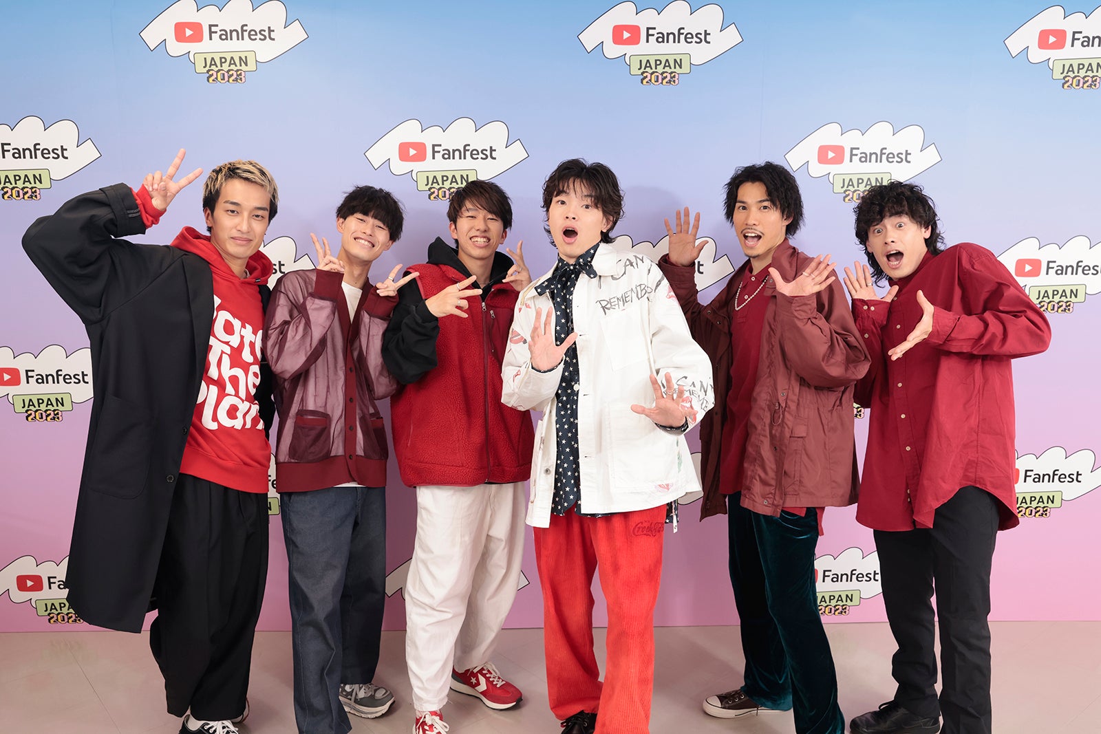 （中央）imase、Hoodie Fam／提供：YouTube