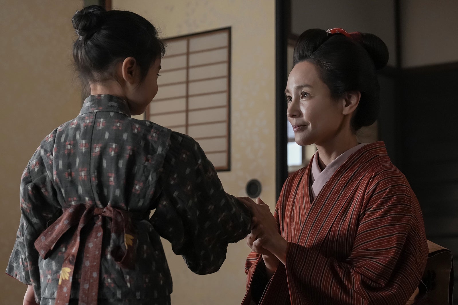 国仲涼子ら「ブラッサム」第2話（C）NHK