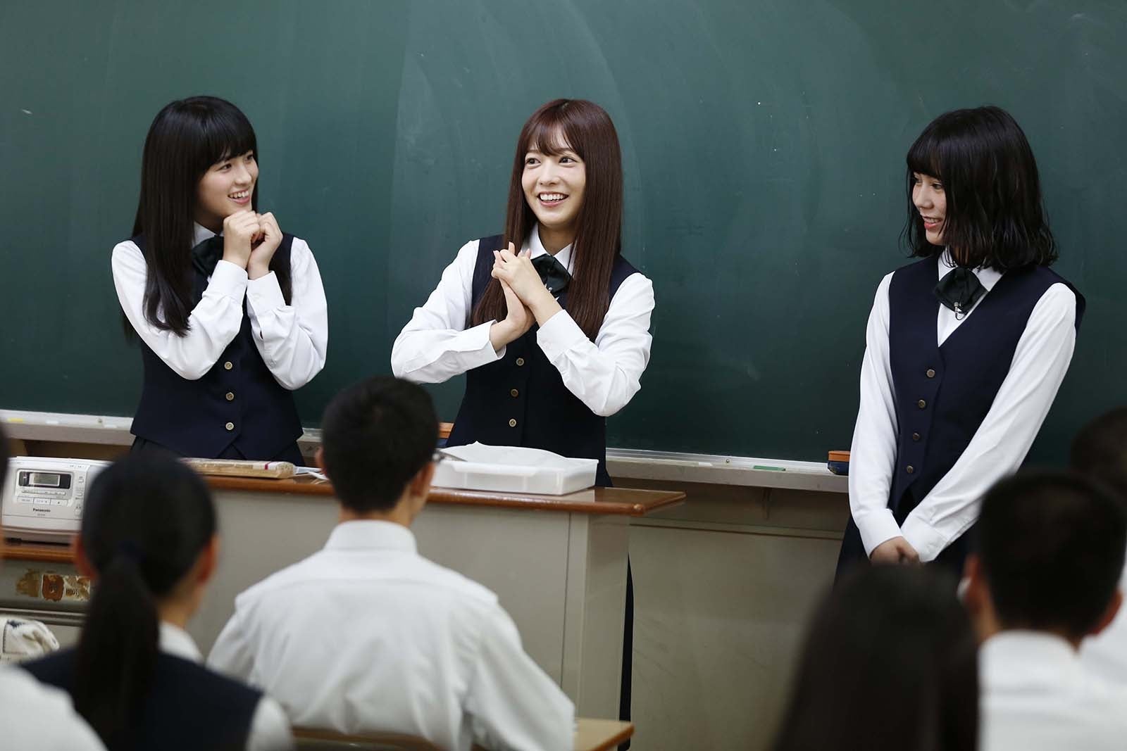 高校のクラスへ（C）NHK