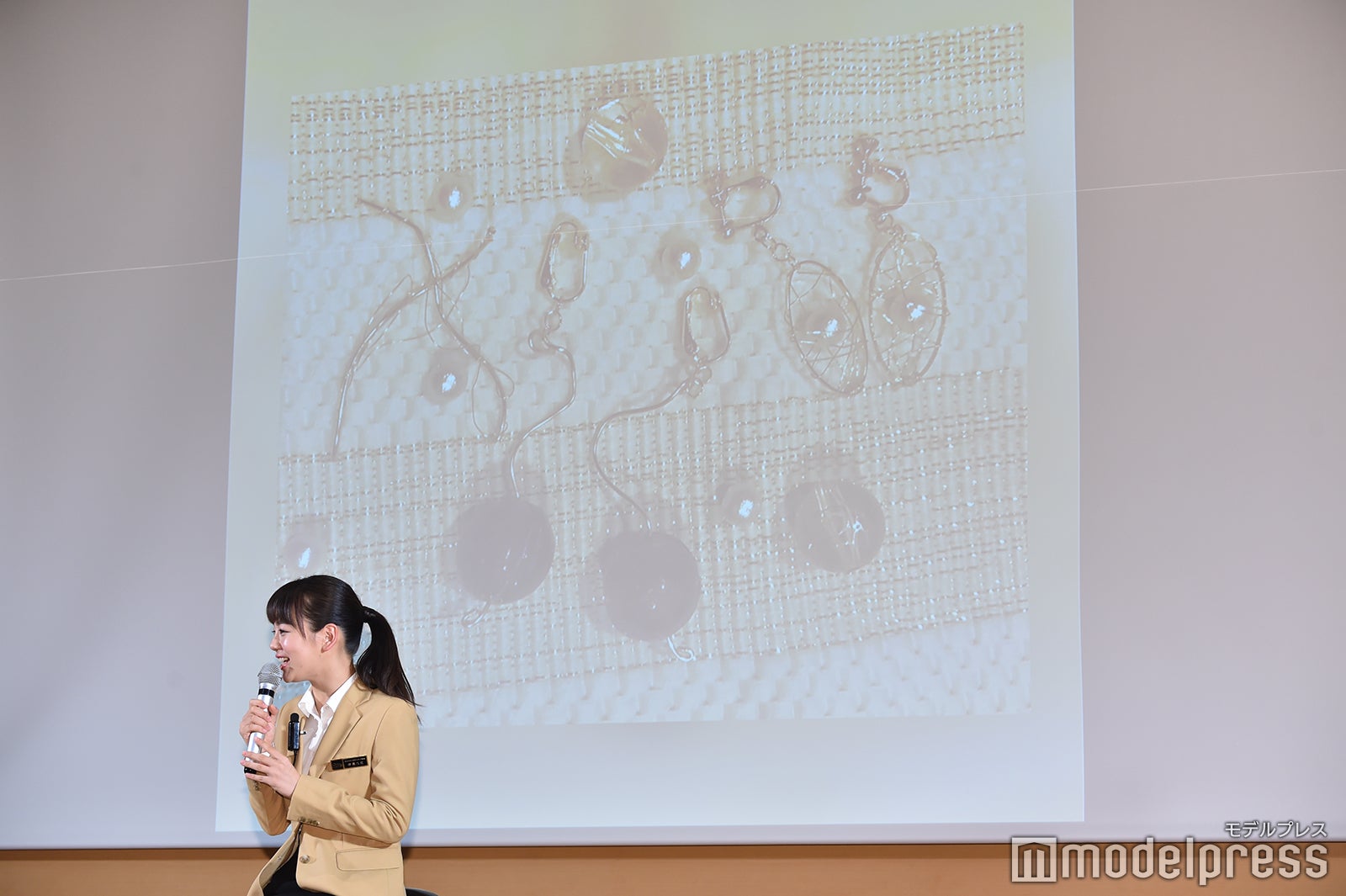 伊原六花／ハマっているハンドメイドアクセ（C）モデルプレス