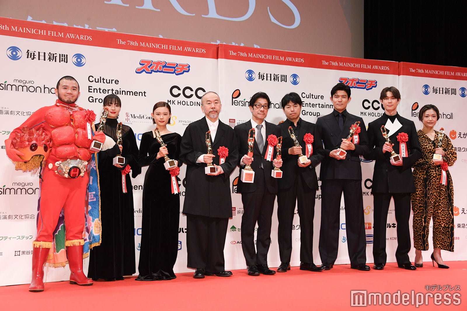 （左から）アフロ、広瀬すず、杉咲花、塚本晋也監督、阪本順治監督、石井裕也監督、鈴木亮平、宮沢氷魚、サリngROCK（C）モデルプレス