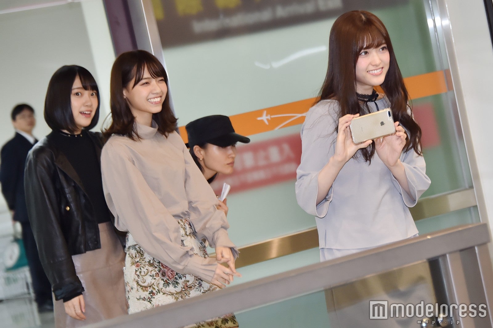 左から：乃木坂46・堀未央奈、西野七瀬、松村沙友理（C）モデルプレス