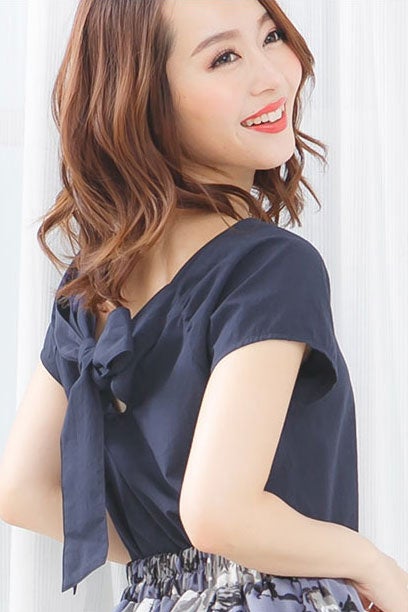 バックリボンデザイン袖ギャザー半袖ブラウス「神戸レタス」1990円（税込）／画像提供：神戸レタス