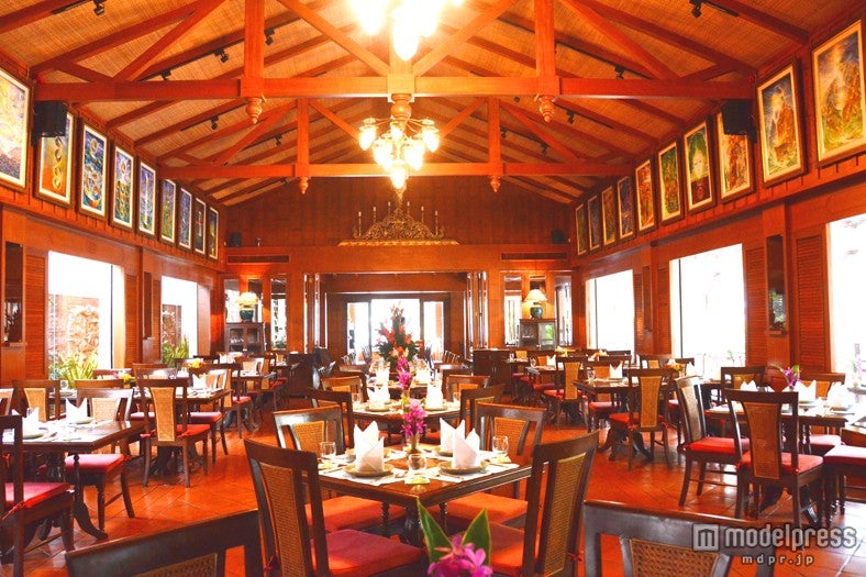 豪華なお屋敷風のお店