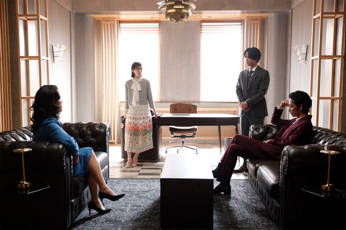 渡辺真起子、志田彩良、黒羽麻璃央、上杉柊平「マル秘の密子さん」第6話より(C)日本テレビ