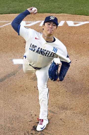 初めて実現の山本由伸VS吉田正尚 見逃し三振で山本に軍配 マウンドから右手人さし指で打席に向かってあいさつ
