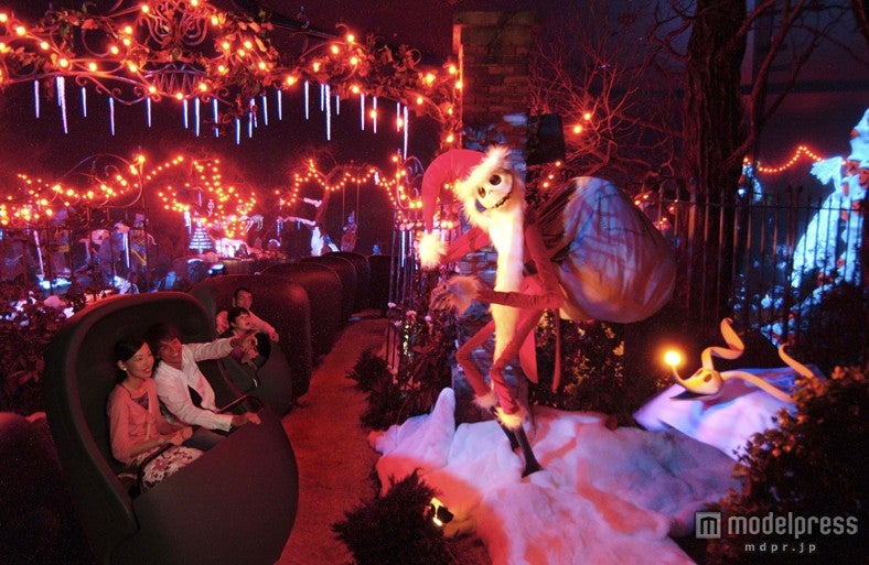 映画「ティム・バートンのナイトメアー・ビフォア・クリスマス」がモチーフ／「ホーンテッドマンション“ホリデーナイトメアー”」／（C）Disney