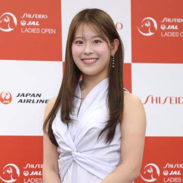 「透明感、可愛さ半端ないです」プロ初V反響の22歳美人ゴルファーが大変身 前夜祭姿に反響「1にワオ、2にワオ、3にワオ」「反則レベル」