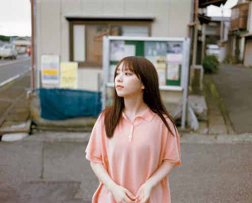 乃木坂46与田祐希、カジュアルスタイルで自然体の美しさ
