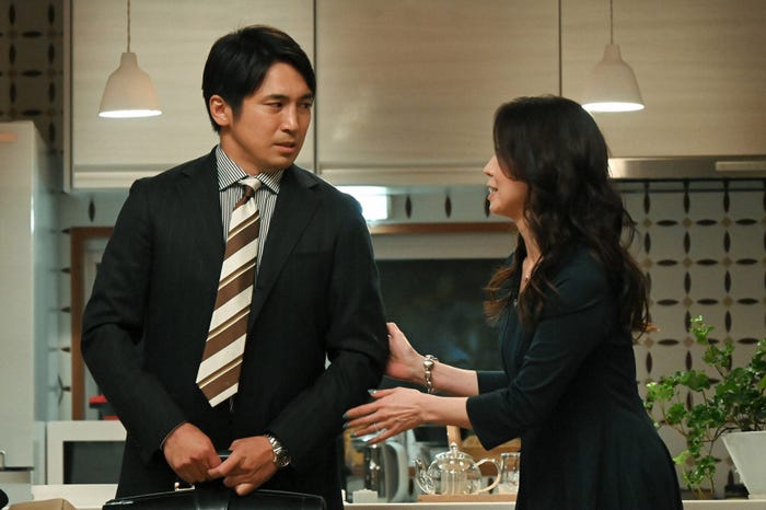 高橋光臣、三石琴乃「リコカツ」第4話より(C)TBS