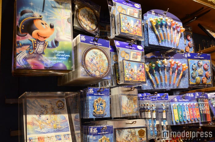 15周年記念グッズがずらり(C)モデルプレス