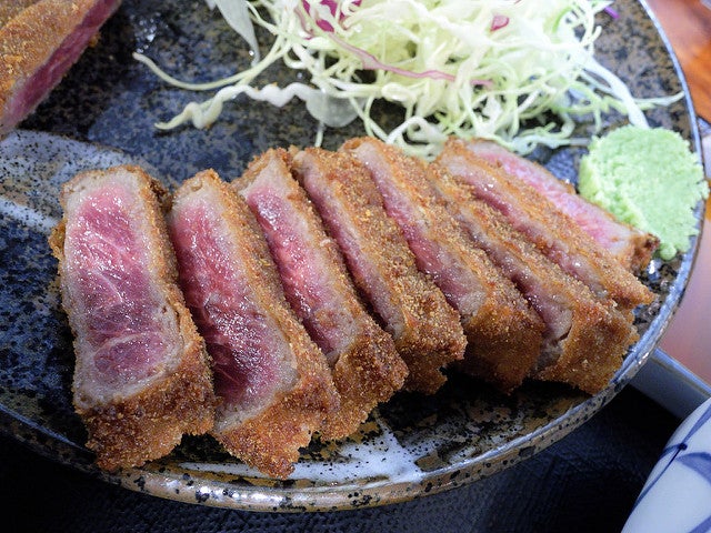 中はミディアムレア状態／2014/02/08 20:00 @ 牛かつ壱弐参 by takeshikj