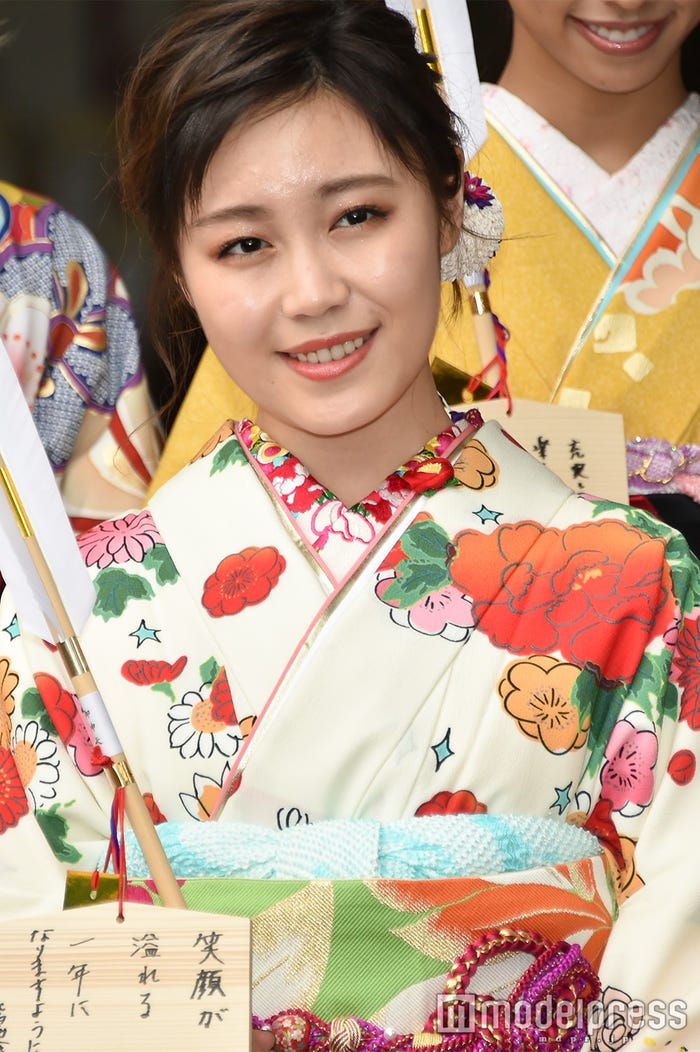 鷲尾伶菜(C)モデルプレス