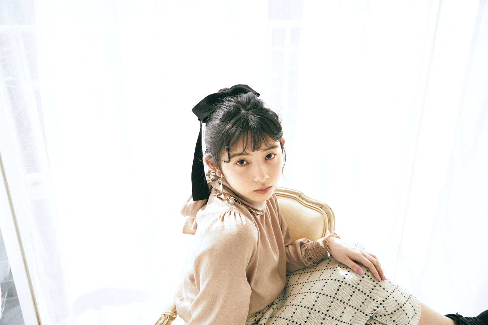 けやき坂46・柿崎芽実／雑誌「bis」1月号（写真提供：光文社）