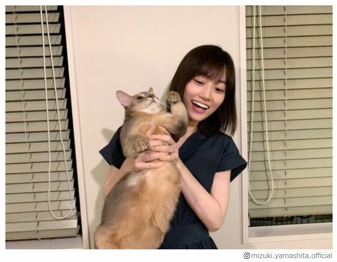 乃木坂46山下美月、22歳バースデーに祝福の声続々 “にゃんにゃんショット”公開「癒やされる」「猫になりたい」と反響