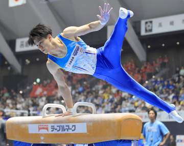 橋本大輝が6連覇！「まずはホッと」内村航平さん以来2人目の快挙 岡慎之助との壮絶一騎打ち 床尻もちミスで逆転許すも最後に鉄棒＆Dスコア内規で再逆転！