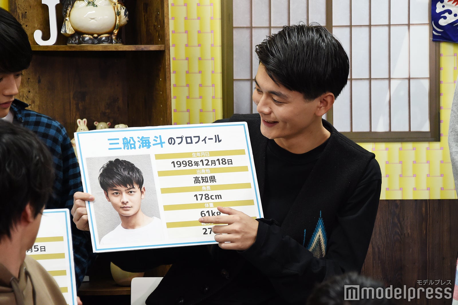 なぜか1人だけ体重がオープンになってしまい、恥じらう三船海斗（C）モデルプレス